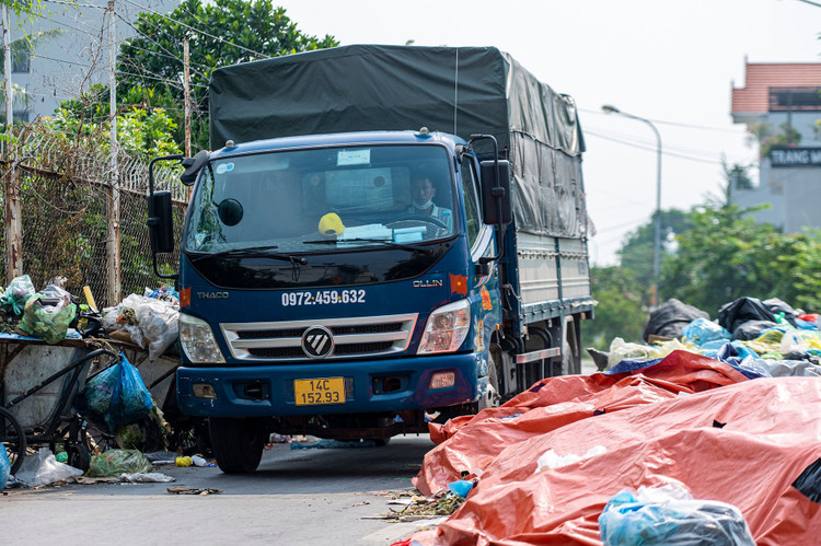 Rac thai bua vay nhieu tuyen pho o Ha Long anh 16