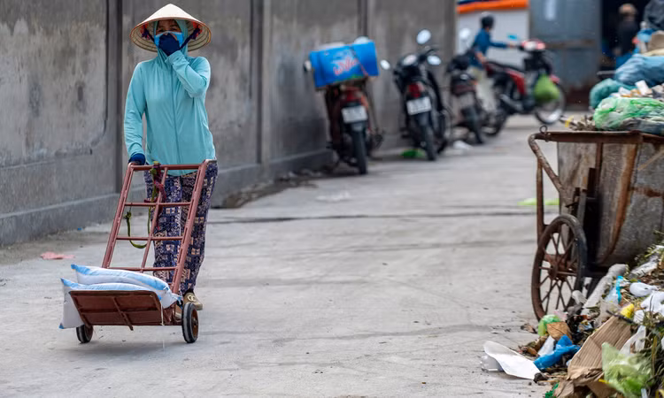 Rac thai bua vay nhieu tuyen pho o Ha Long anh 12