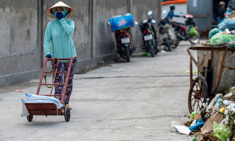 Rac thai bua vay nhieu tuyen pho o Ha Long anh 12