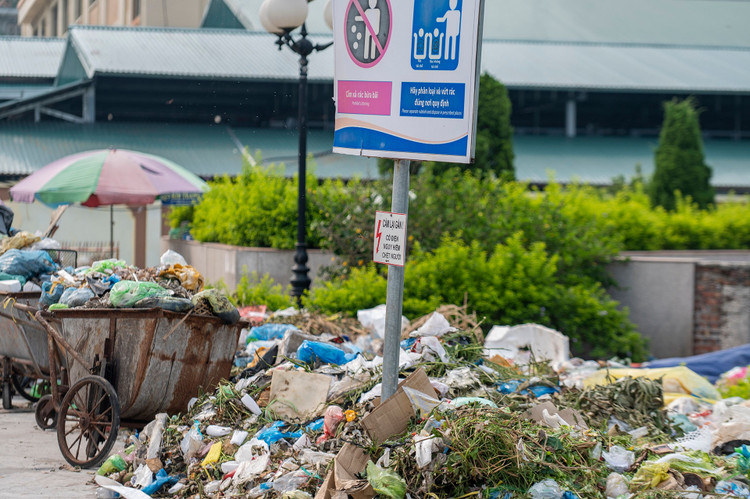 Rac thai bua vay nhieu tuyen pho o Ha Long anh 11