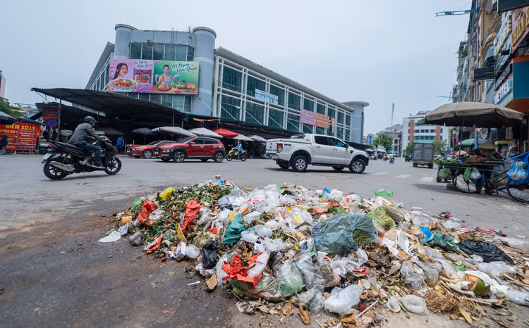 Rac thai bua vay nhieu tuyen pho o Ha Long anh 9