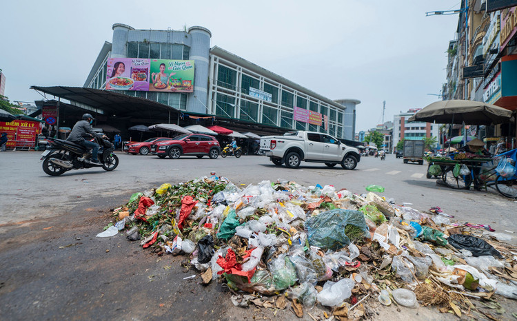 Rac thai bua vay nhieu tuyen pho o Ha Long anh 9