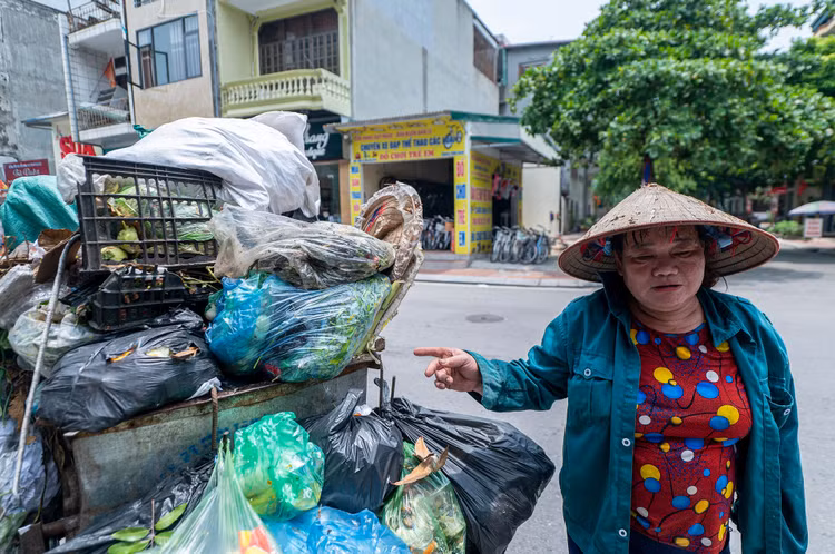 Rac thai bua vay nhieu tuyen pho o Ha Long anh 7