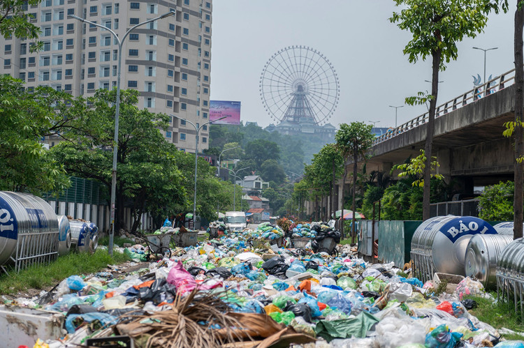 Rac thai bua vay nhieu tuyen pho o Ha Long anh 1