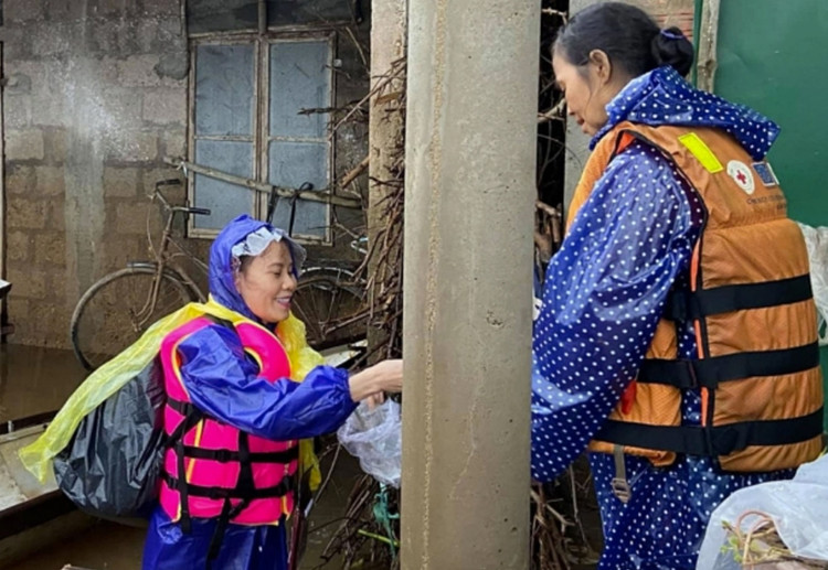 Không chuyển tiền từ thiện mà quên báo: Trấn Thành xin lỗi Thủy Tiên - 2