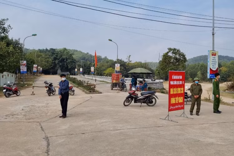 Nhiều huyện ở Bắc Giang tạm dừng cho người từ Hải Dương vào địa bàn - 1