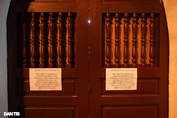 Công an Hà Nội kiểm tra xuyên đêm, yêu cầu hàng quán đóng cửa trước 0h - 9