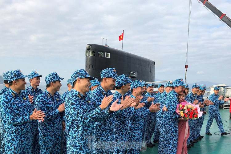 Hai 'ly rượu' đặc biệt đón giao thừa của lính tàu ngầm Việt Nam - ảnh 5