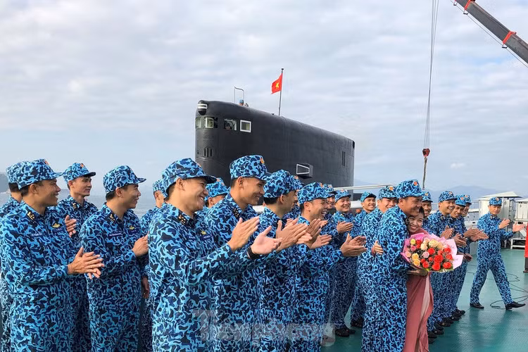 Hai 'ly rượu' đặc biệt đón giao thừa của lính tàu ngầm Việt Nam - ảnh 5