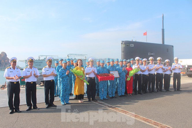 Hai 'ly rượu' đặc biệt đón giao thừa của lính tàu ngầm Việt Nam - ảnh 4