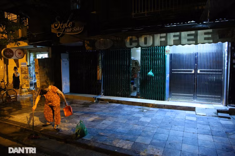 Khoảnh khắc chợ trung thu vắng lặng chưa từng có - 14