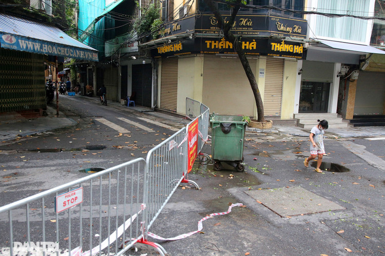 Khoảnh khắc chợ trung thu vắng lặng chưa từng có - 4