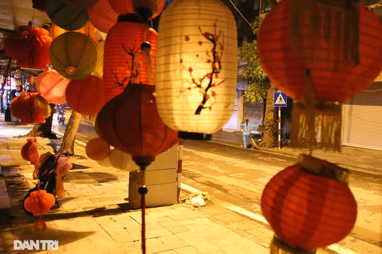 Khoảnh khắc chợ trung thu vắng lặng chưa từng có - 9