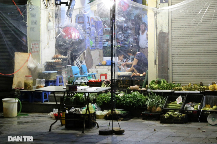 Khoảnh khắc chợ trung thu vắng lặng chưa từng có - 11