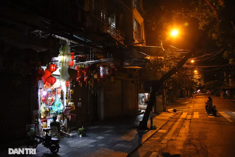 Khoảnh khắc chợ trung thu vắng lặng chưa từng có - 13