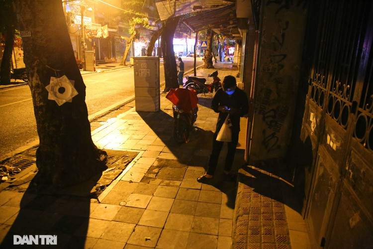 Khoảnh khắc chợ trung thu vắng lặng chưa từng có - 15