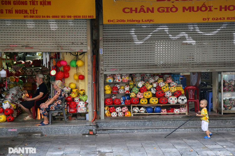 Khoảnh khắc chợ trung thu vắng lặng chưa từng có - 6