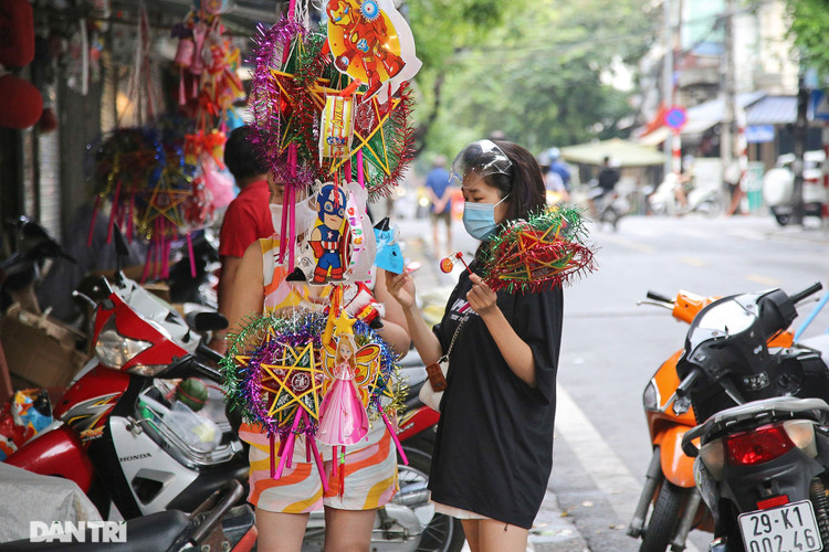 Khoảnh khắc chợ trung thu vắng lặng chưa từng có - 7