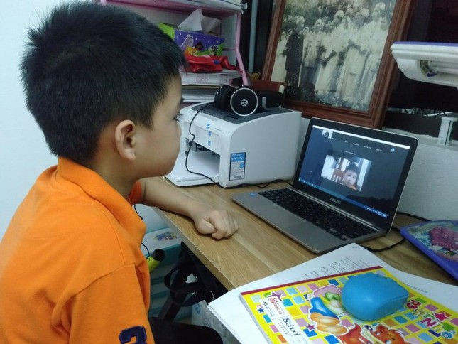 Nhiều học sinh mắc kẹt vì COVID-19 trước ngày khai giảng ảnh 1