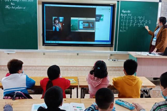 Nhiều học sinh mắc kẹt vì COVID-19 trước ngày khai giảng ảnh 2