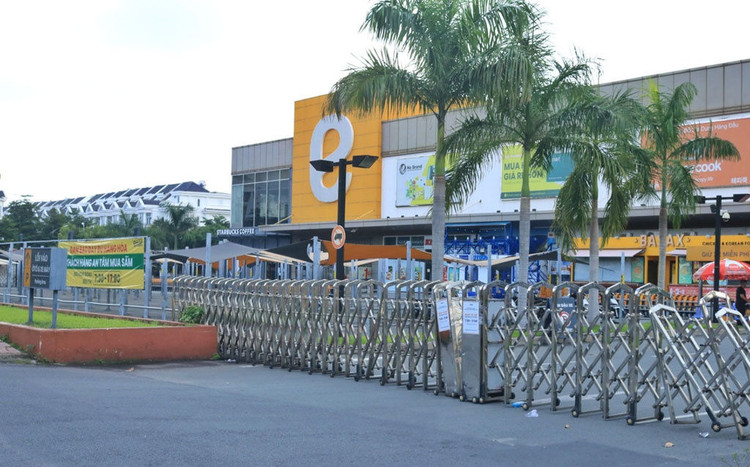 TP.HCM tăng cường phòng chống dịch Covid-19: Siêu thị đóng cửa, nhà thuốc vẫn hoạt động - ảnh 1