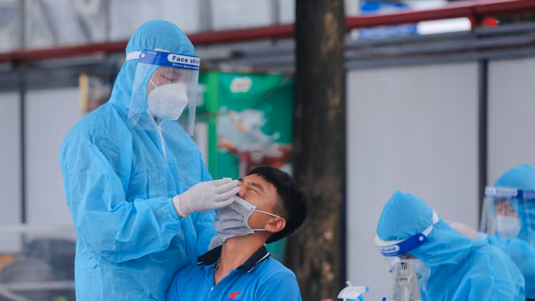 Trưa nay, Hà Nội ghi nhận 10 ca mắc mới, trong đó có người của tổ dân phố tham gia chốt phòng dịch /// Ảnh Trần Cường