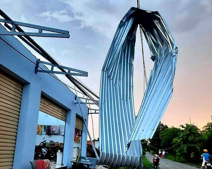 Vòi rồng 'khủng' xuất hiện ở Bến Tre làm 142 căn nhà bị sập, 8 người bị thương - ảnh 2