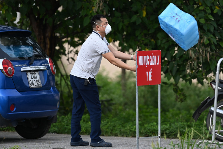 ca mac Covid-19 Ha Noi, ca benh Covid-19 benh vien Nhiet doi anh 1