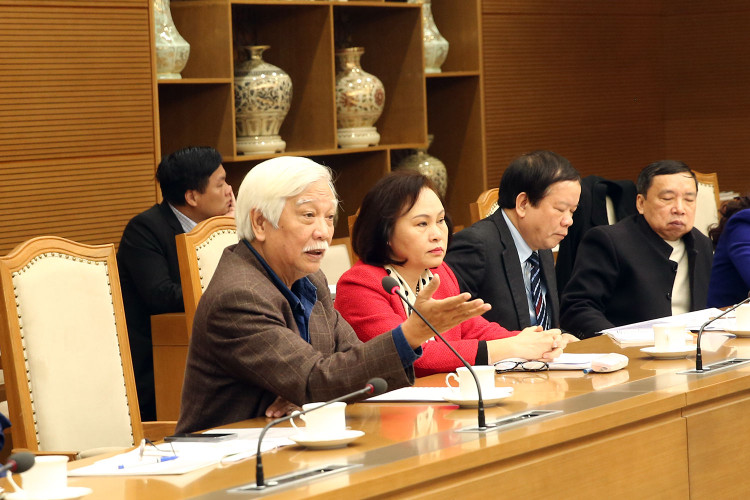 Nhà sử học Dương Trung Quốc phát biểu tại cuộc làm việc. Ảnh: VGP/Đình Nam