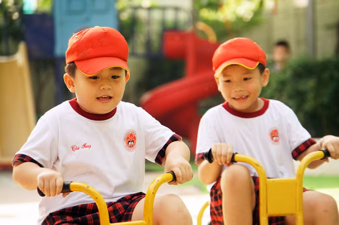 Trẻ mẫu giáo trường Mầm non Hoa Phượng Đỏ, quận Gò Vấp trong giờ ra chơi tháng 5/2020. Ảnh: Mạnh Tùng.