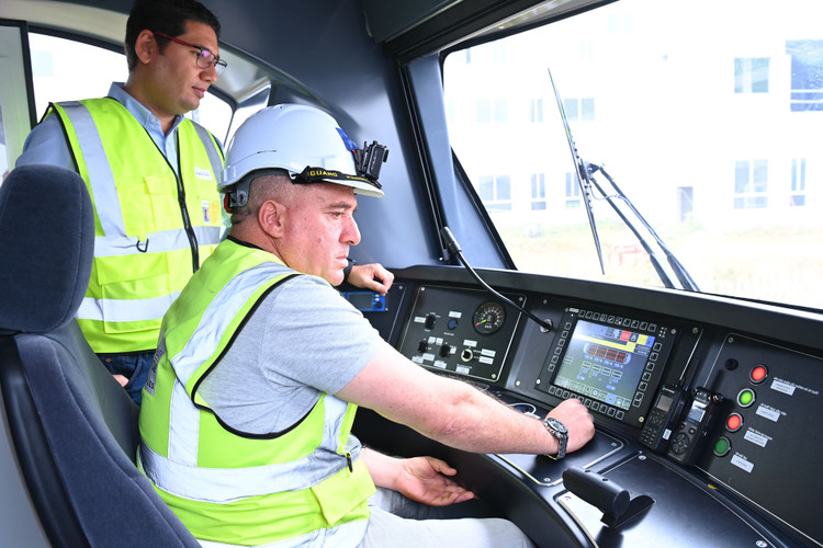 Ngỡ ngàng hình ảnh tàu đường sắt Nhổn - ga Hà Nội lăn bánh - 8