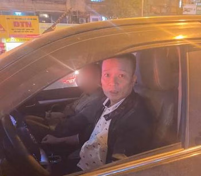 Hà Nội: Khởi tố tài xế đánh người vì bị nhắc dừng xe lâu - 1