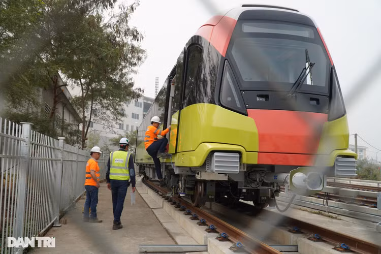 Ngỡ ngàng hình ảnh tàu đường sắt Nhổn - ga Hà Nội lăn bánh - 2