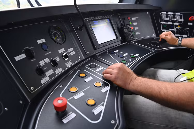 Ngỡ ngàng hình ảnh tàu đường sắt Nhổn - ga Hà Nội lăn bánh - 10