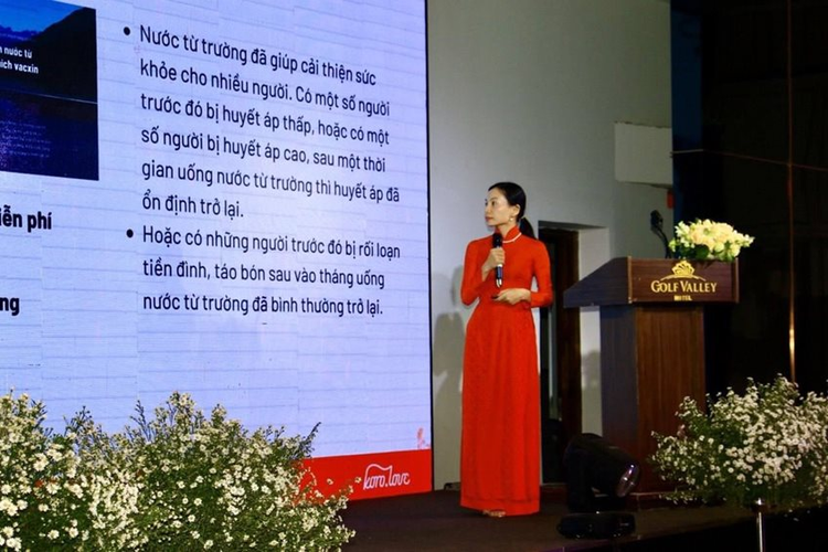 Bà Nguyễn Thị Minh Đăng, Chủ tịch HĐQT Tổng Giám đốc Công ty Cổ phần Koro chia sẻ về lợi ích của nước từ trường.