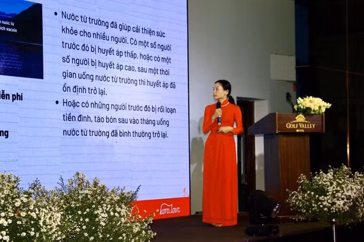 Bà Nguyễn Thị Minh Đăng, Chủ tịch HĐQT Tổng Giám đốc Công ty Cổ phần Koro chia sẻ về lợi ích của nước từ trường.