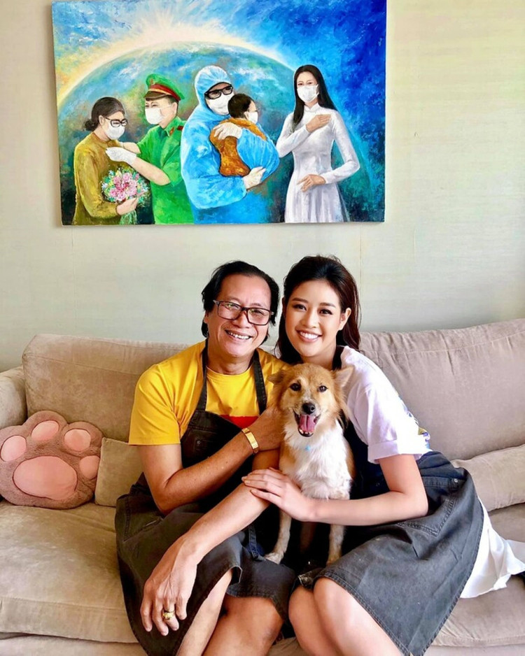 Khánh Vân luôn tự hào về người cha tuyệt vời của mình.