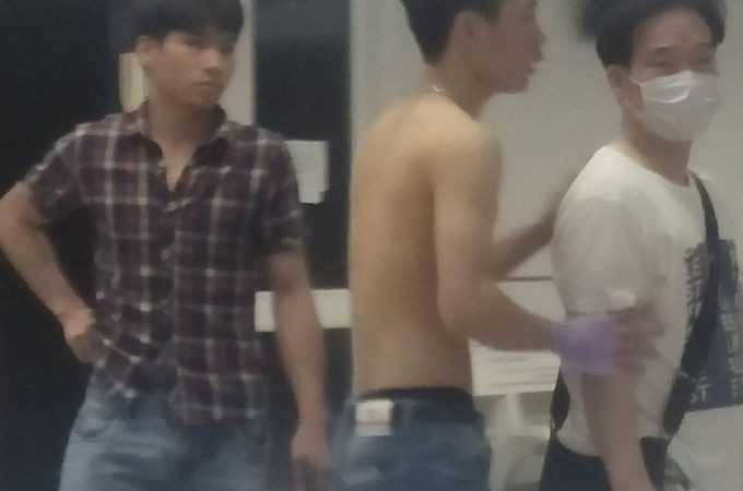 Người cách ly ở Bình Dương không chịu đeo khẩu trang y tế trong khu vực cách ly. Ảnh: Trung tâm Y tế Bàu Bàng