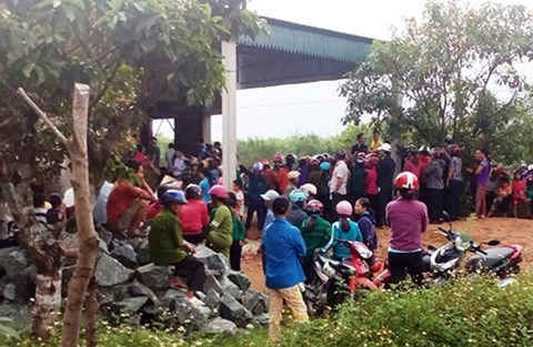 Người dân sửng sốt, xót xa trước cái chết của gia đình chị Thanh.