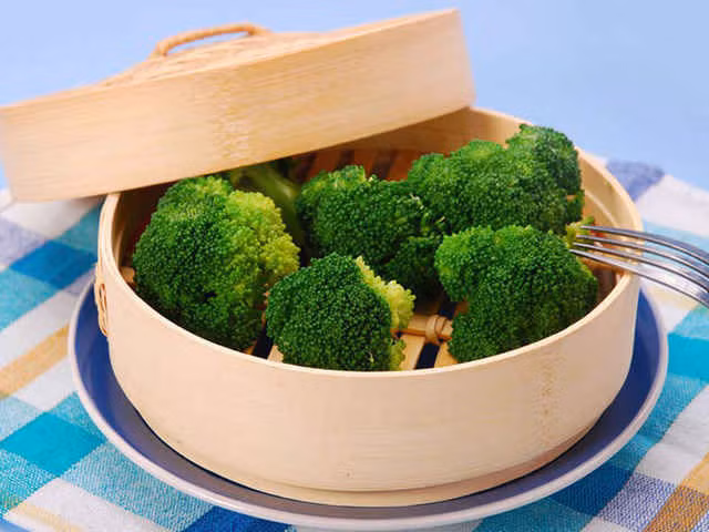 Đối với ra súp lơ, hấp là cách chế biến tốt nhất để giữ được chất dinh dưỡng. Ảnh minh họa