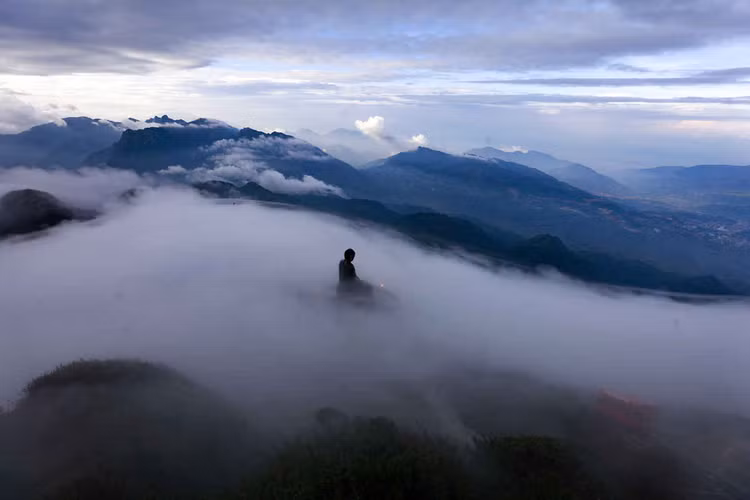 Lễ Vu Lan, du khách hạnh phúc tới Fansipan cài hoa trên ngực ảnh 1