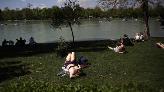 Sự thật đằng sau những bài viết khẳng định “ánh sáng xanh gây mù lòa” ảnh 10