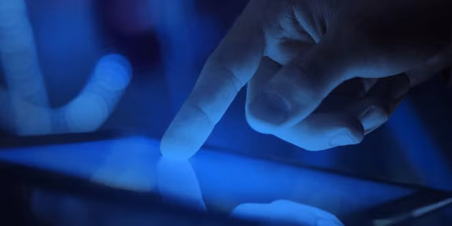 Sự thật đằng sau những bài viết khẳng định “ánh sáng xanh gây mù lòa” ảnh 1