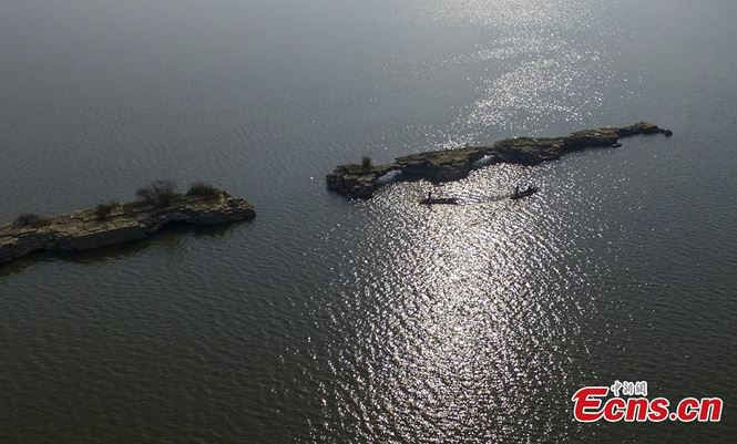 Nước hồ hạ thấp, để lộ cầu đá trăm tuổi thời nhà Minh - ảnh 4