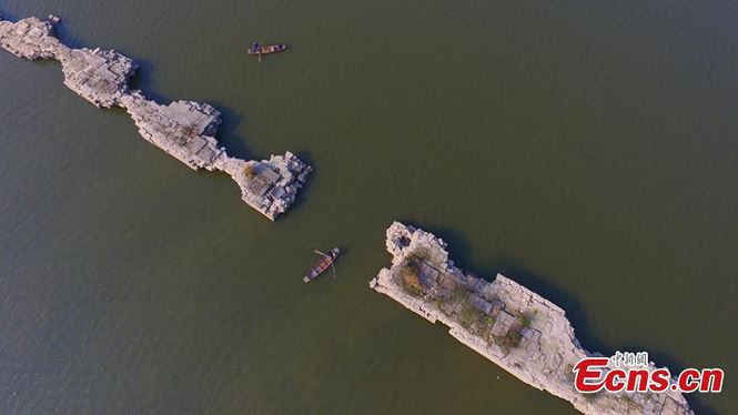 Nước hồ hạ thấp, để lộ cầu đá trăm tuổi thời nhà Minh - ảnh 3