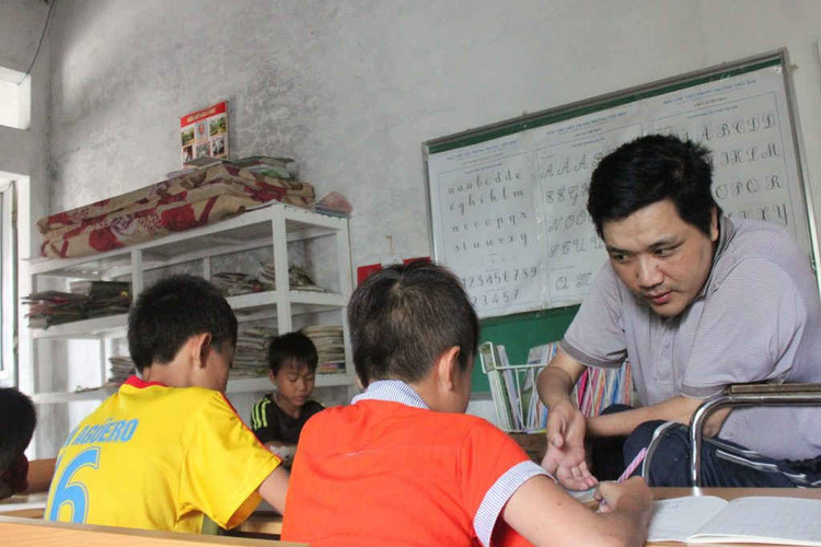 thầy giáo viết bằng miệng