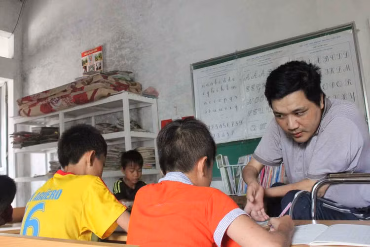 thầy giáo viết bằng miệng