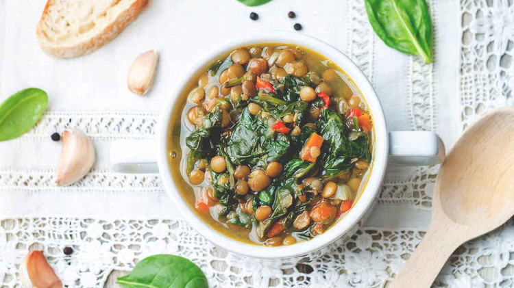 Khẩu phần thực dưỡng với thành phần chính là ngũ cốc, rau, củ quả, hạn chế tối đa thịt động vật.