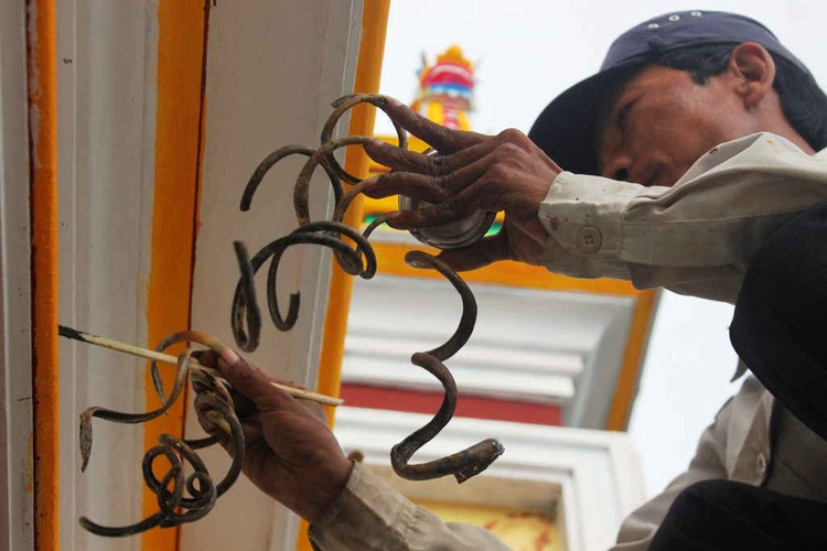 Người đàn ông mang “móng tay quỷ” ảnh 5