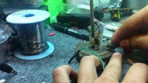 Không tự chế đồ chơi điện tử ảnh 1